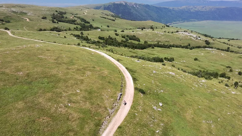 Schotterroute durch das bosnische Bergland