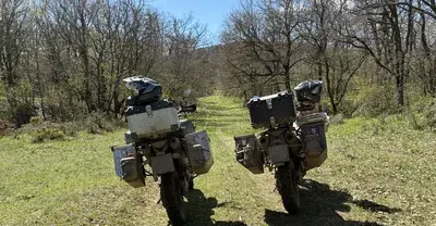 Offroad-Bike in alpiner Landschaft